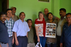Einige der wunderbaren Menschen der Boris Hess Foundation Nepal, die diesen großartigen Job in Bhaktapur machen  (Bild von unserem Treffen mit Ihnen während unseres Aufenthaltes dort vor 4 Wochen) 